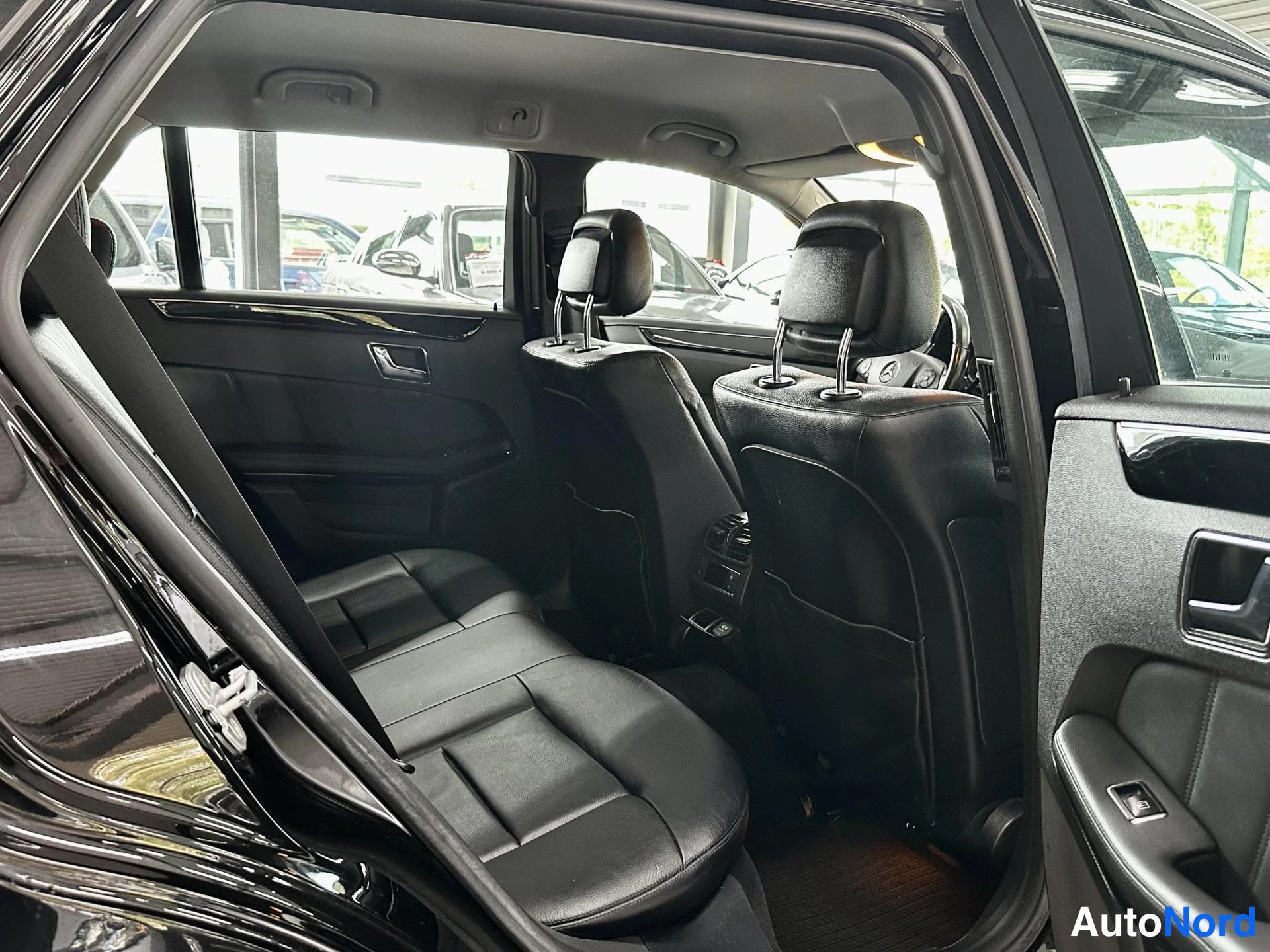 Musta Mercedes-Benz E 350 CDI 4MATIC 2010, kuva 15