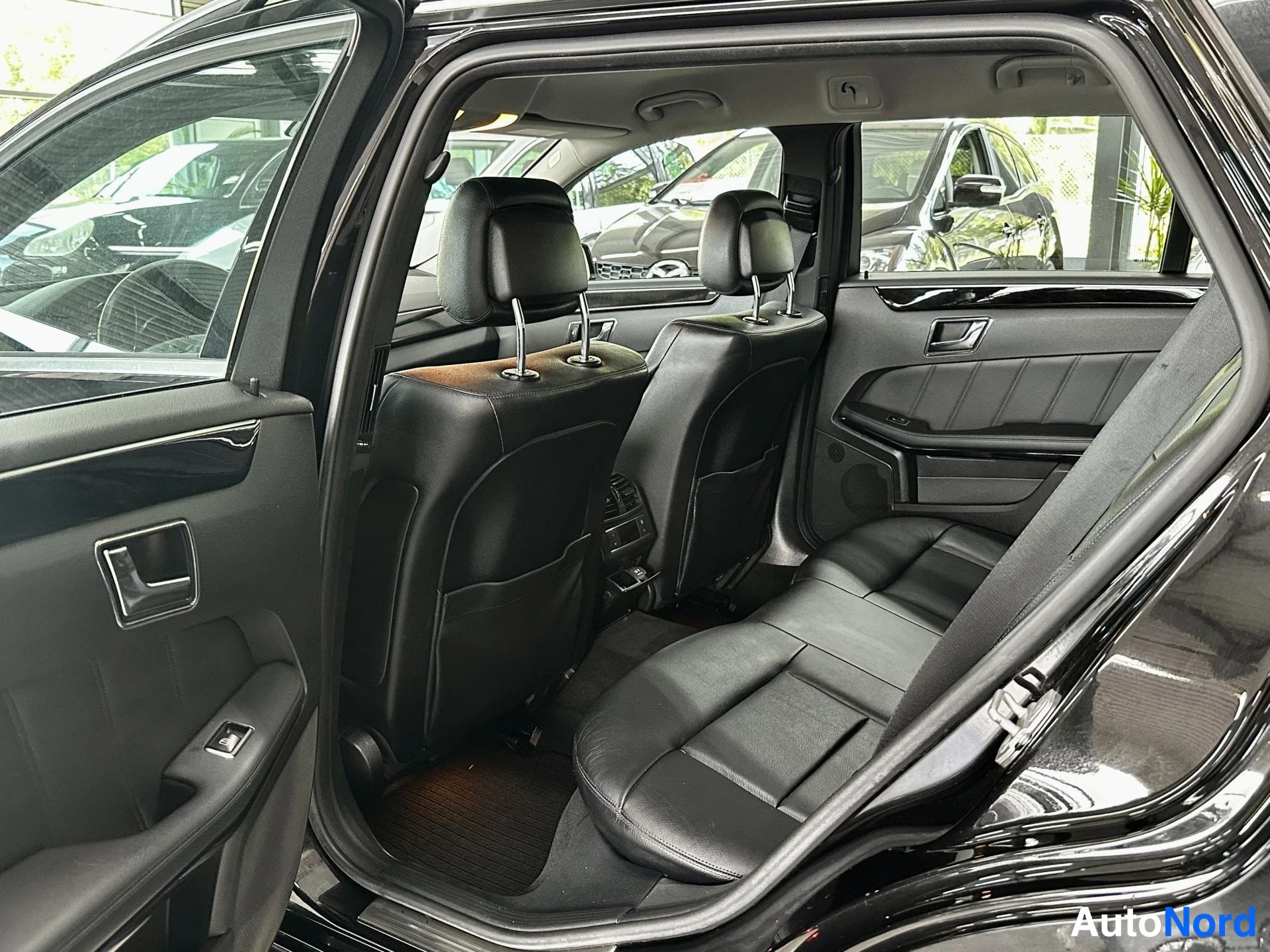 Musta Mercedes-Benz E 350 CDI 4MATIC 2010, kuva 16