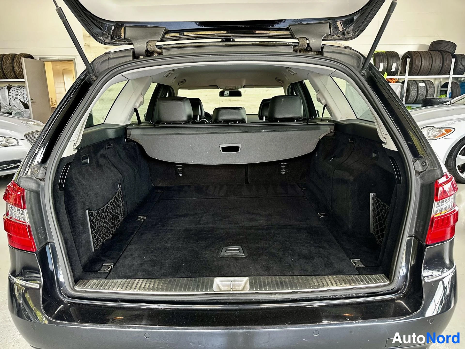 Musta Mercedes-Benz E 350 CDI 4MATIC 2010, kuva 17
