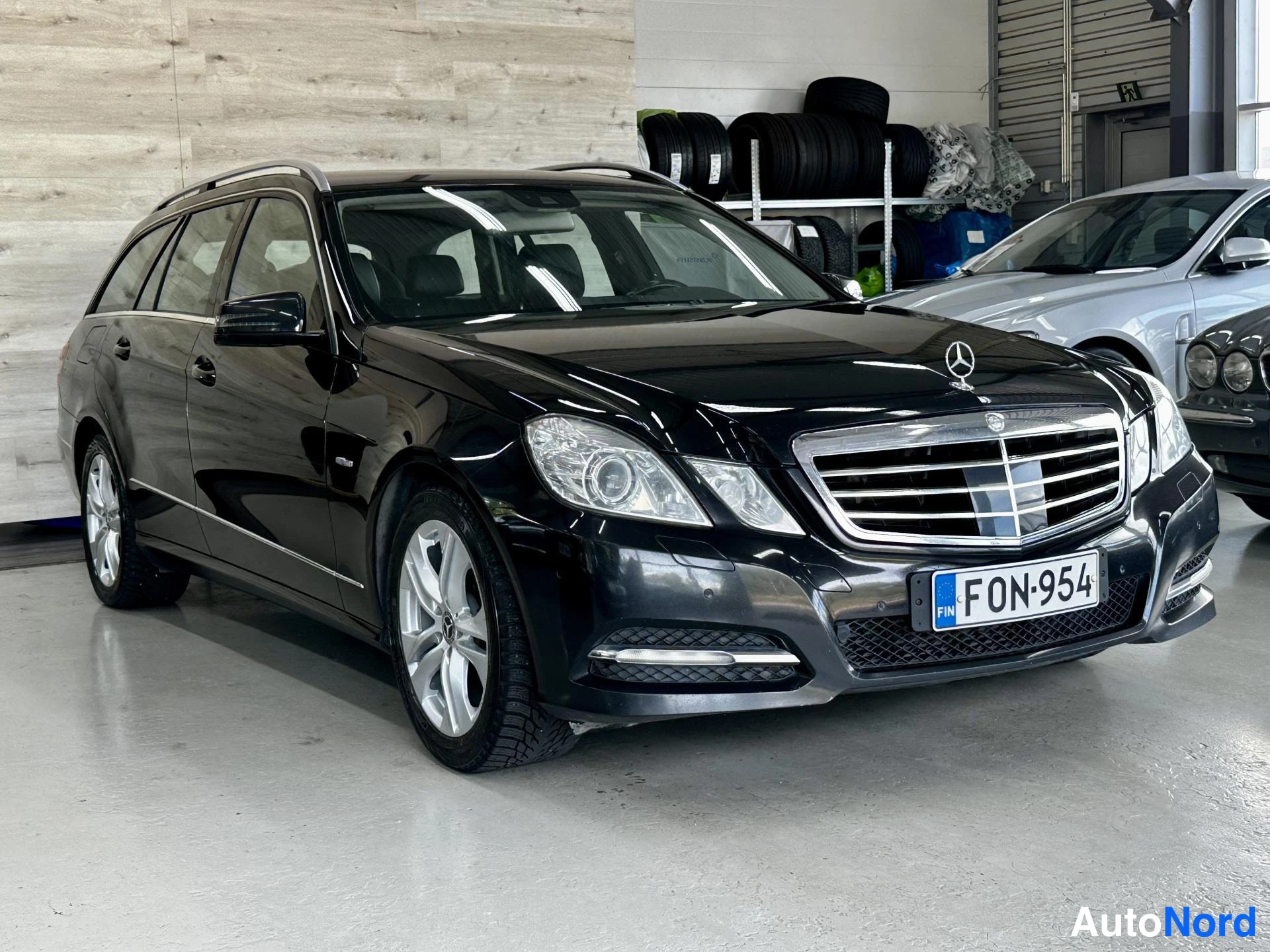 Musta Mercedes-Benz E 350 CDI 4MATIC 2010, kuva 3