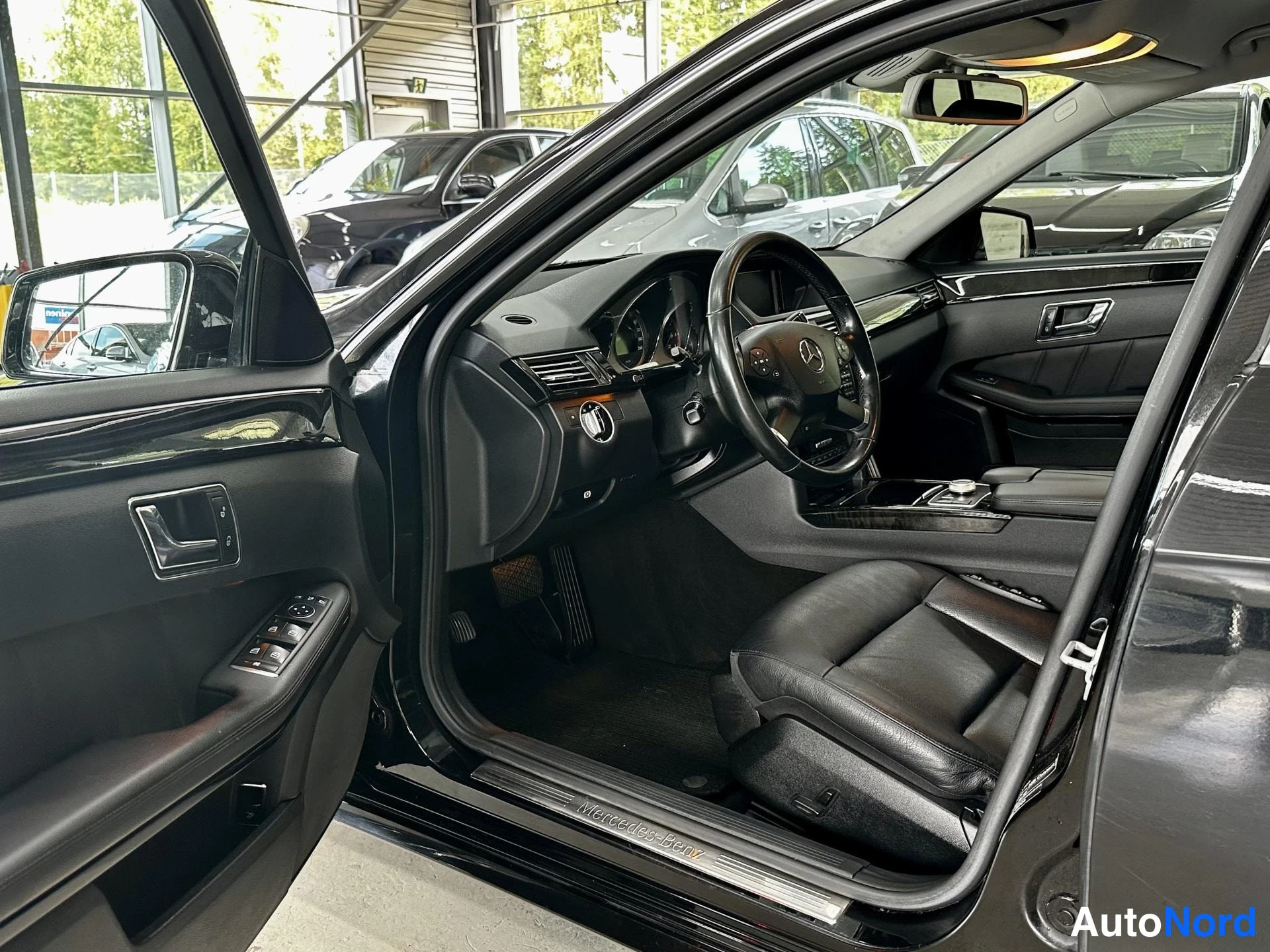 Musta Mercedes-Benz E 350 CDI 4MATIC 2010, kuva 12