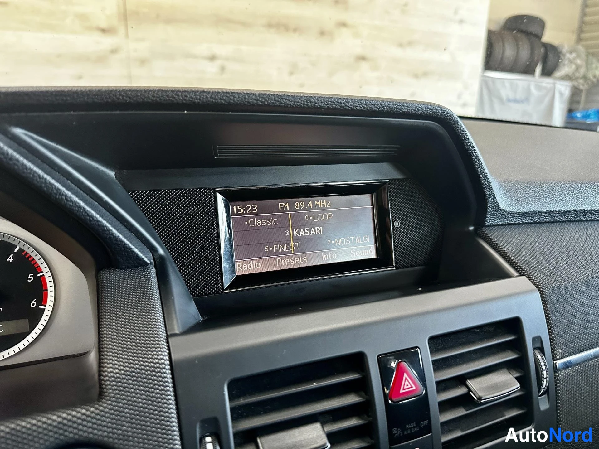 Musta Mercedes-Benz GLK 220 CDI 2010, kuva 16