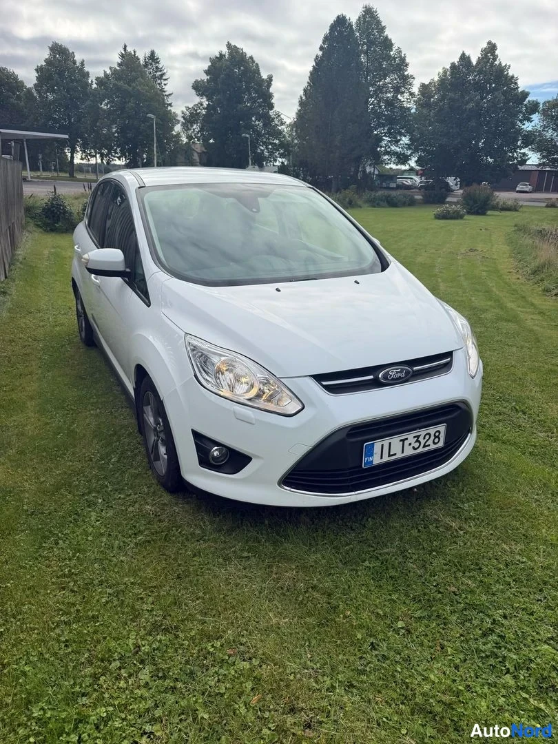 Vit Ford C-Max 2014, snett framifrån, fronten åt höger, bild 2