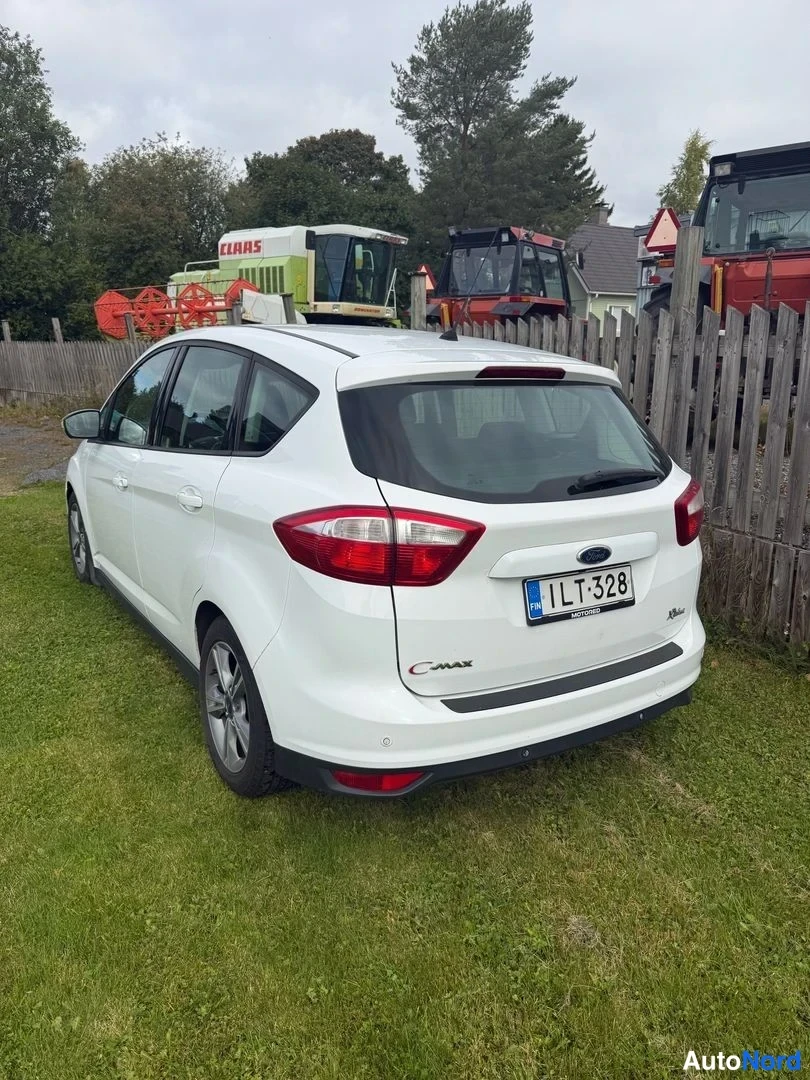Vit Ford C-Max 2014, snett bakifrån, bild 3