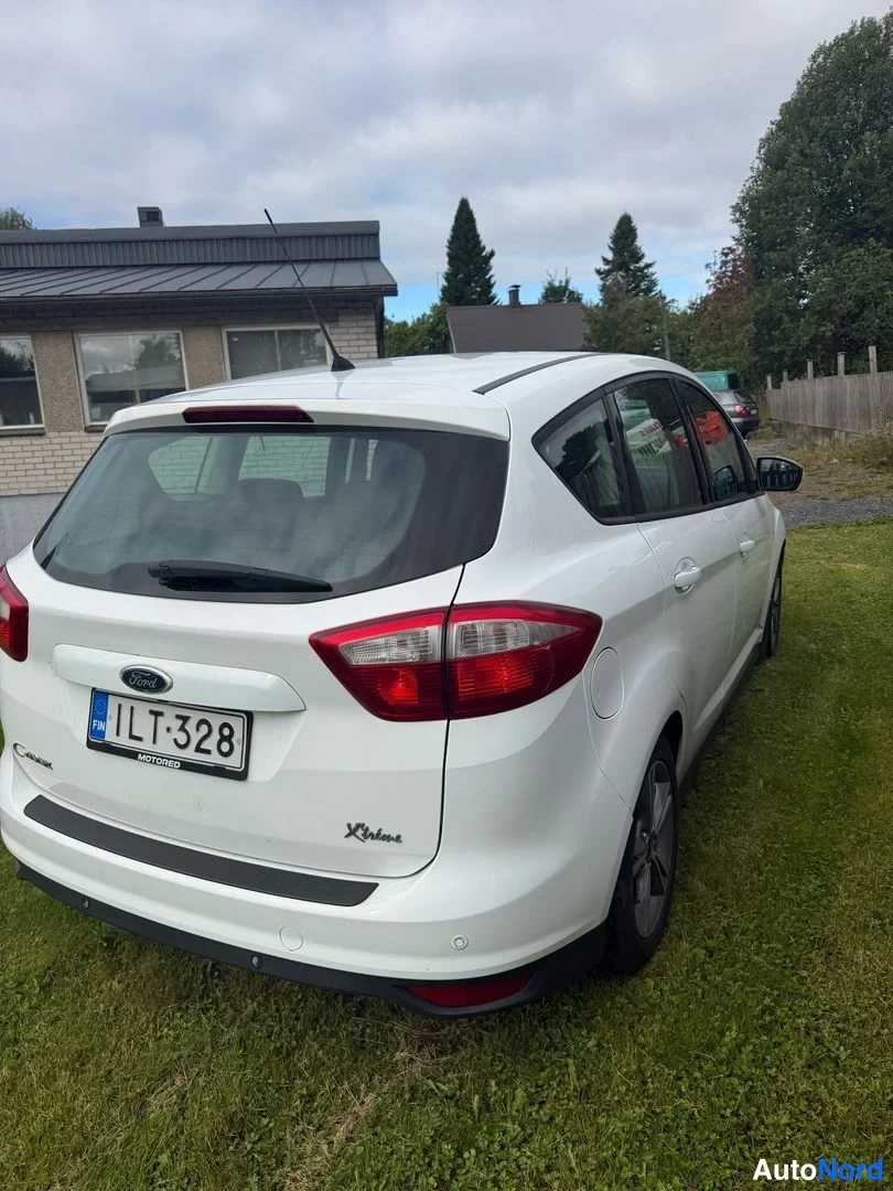 Vit Ford C-Max 2014, snett bakifrån, bild 4