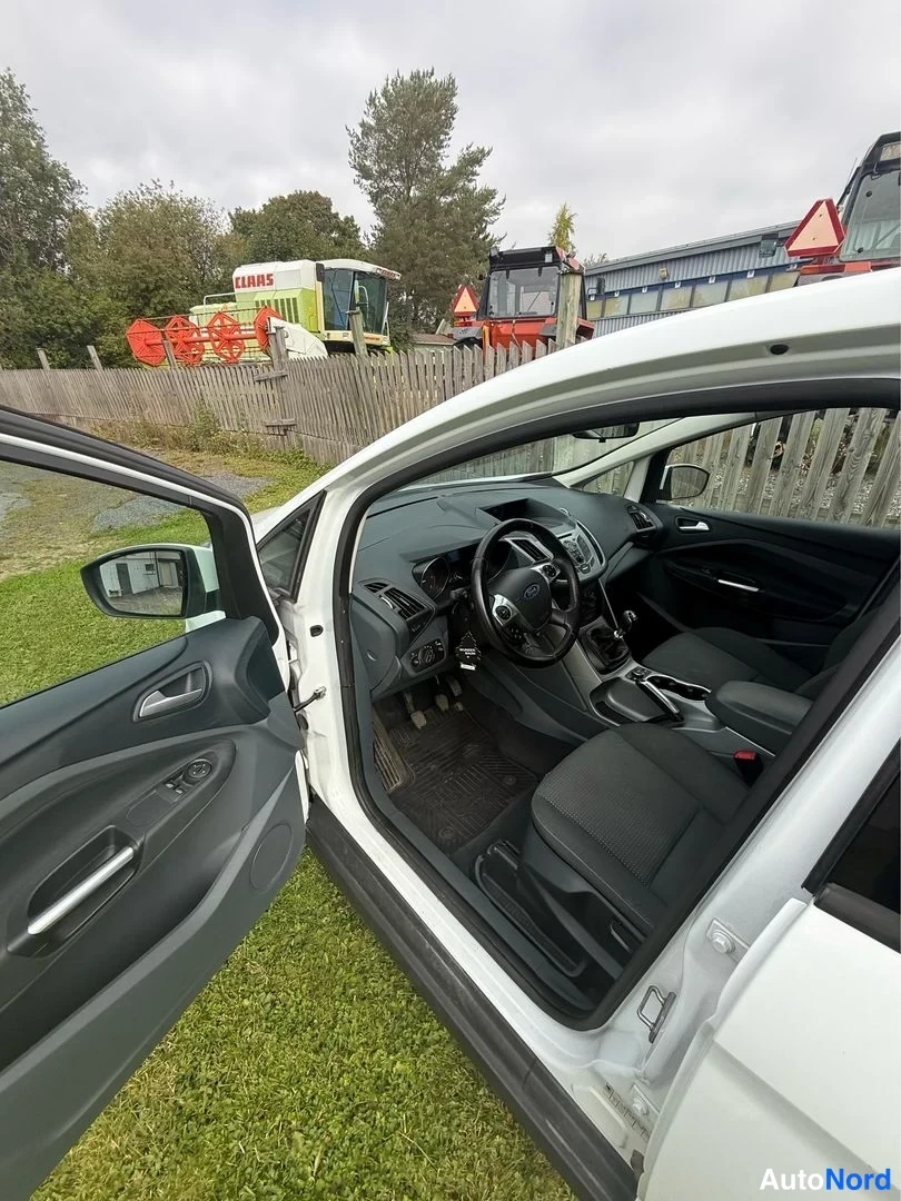 Vit Ford C-Max 2014, förarplats, bild 5