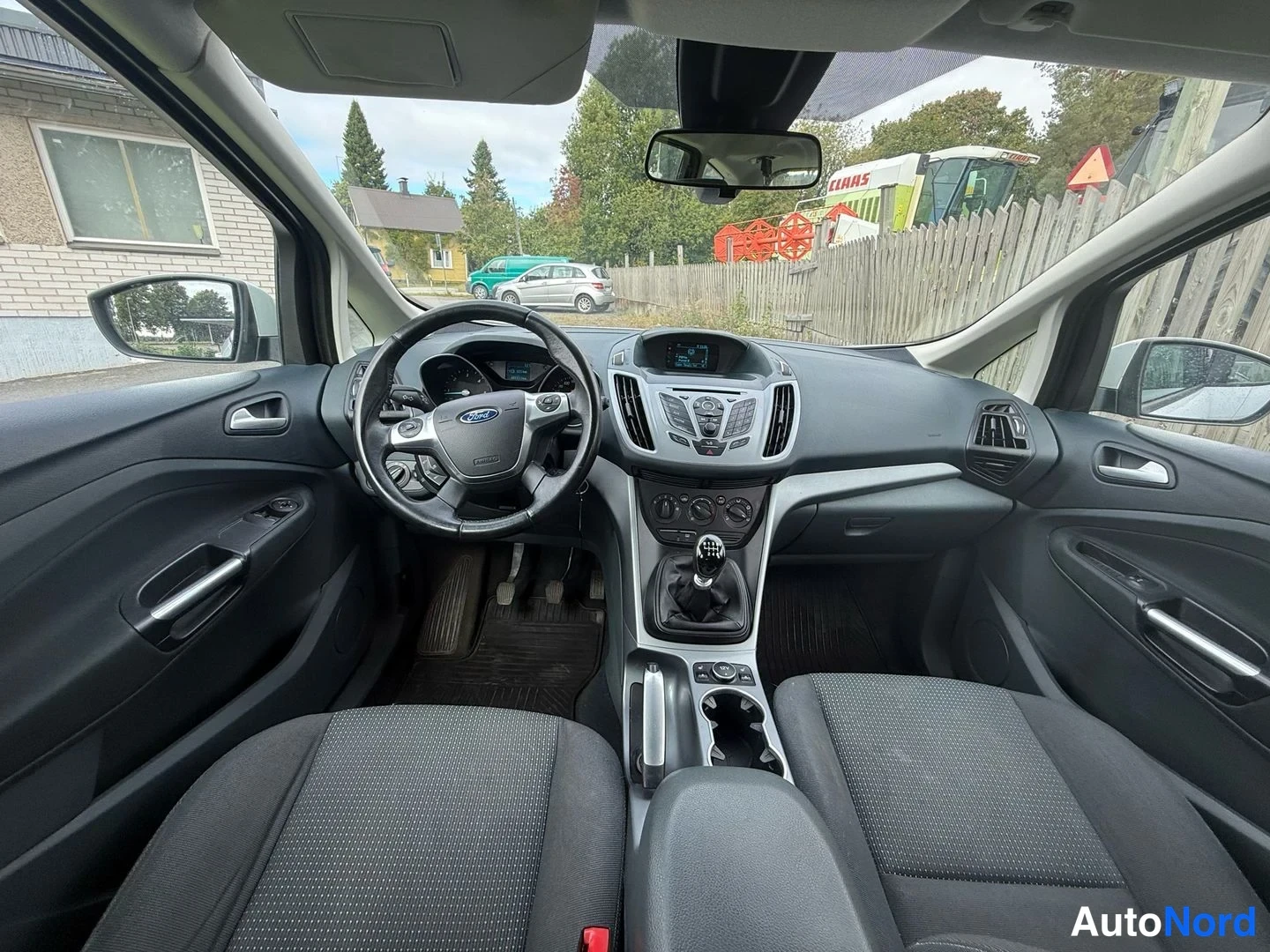 Vit Ford C-Max 2014, förarplats, bild 6