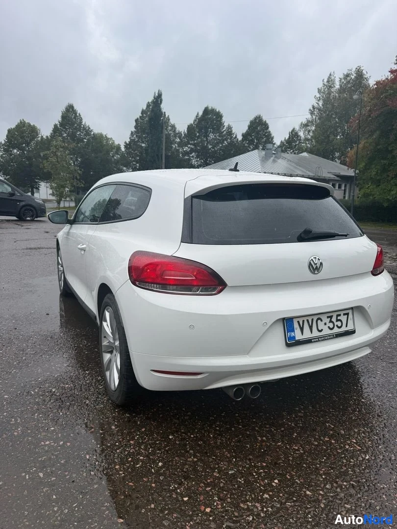 Valkoinen Volkswagen Scirocco 2010, takaviisto, kuva 3