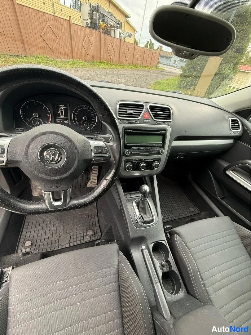Valkoinen Volkswagen Scirocco 2010, ohjaamo, kuva 6
