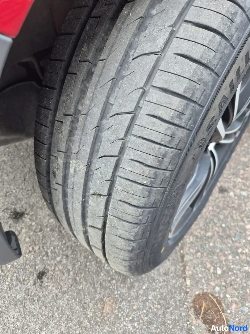 Punainen Volkswagen Transporter 2012, yksityiskohta, kuva 9