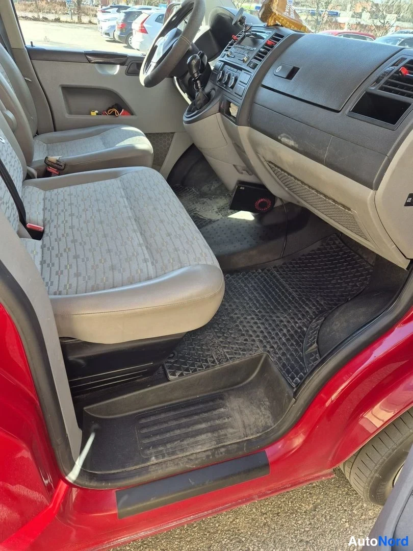 Punainen Volkswagen Transporter 2012, etuistuimet, kuva 7