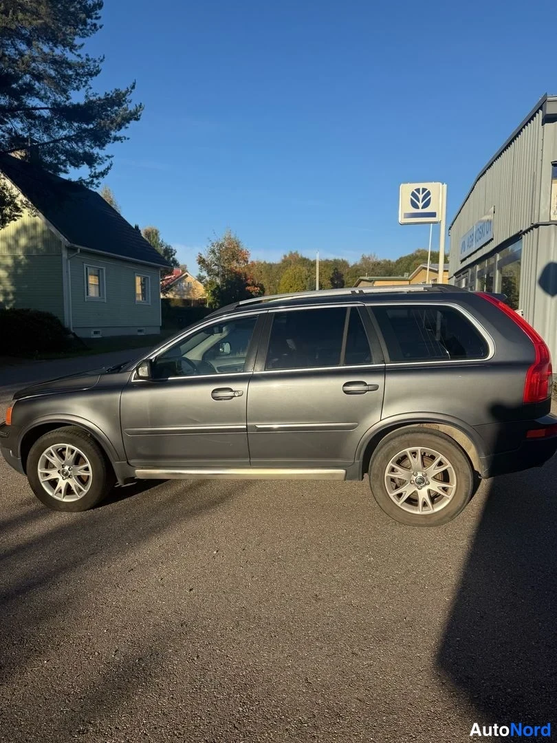 Harmaa Volvo XC90 2008, sivulta, kuva 3