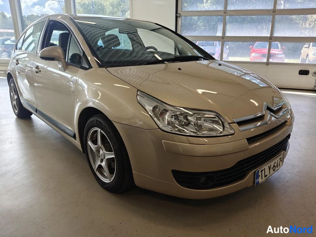 Beige Citroen C4 2007, etuviisto, keula oikealle, kuva 2