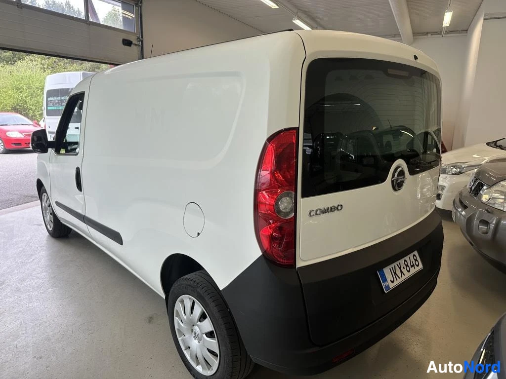 Valkoinen Opel Combo 2018, takaviisto, kuva 3