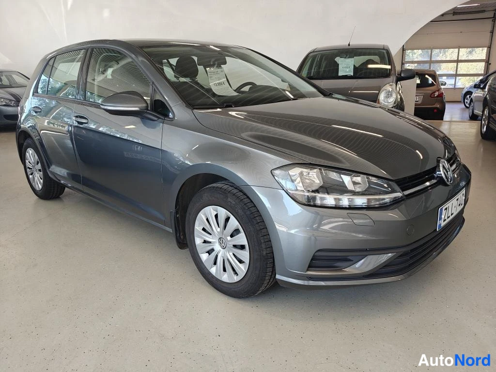 Harmaa Volkswagen Golf 2017, kuva 2