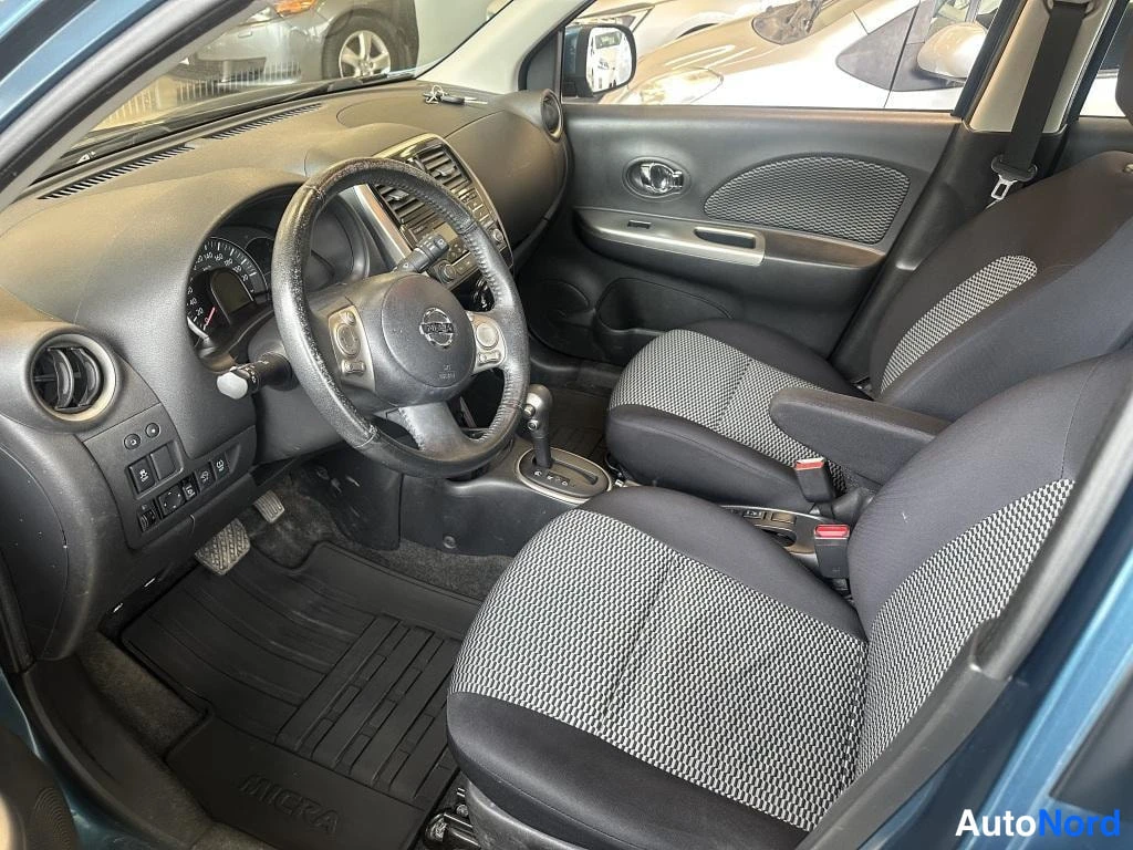 Sininen Nissan Micra 2015, ohjaamo, kuva 5