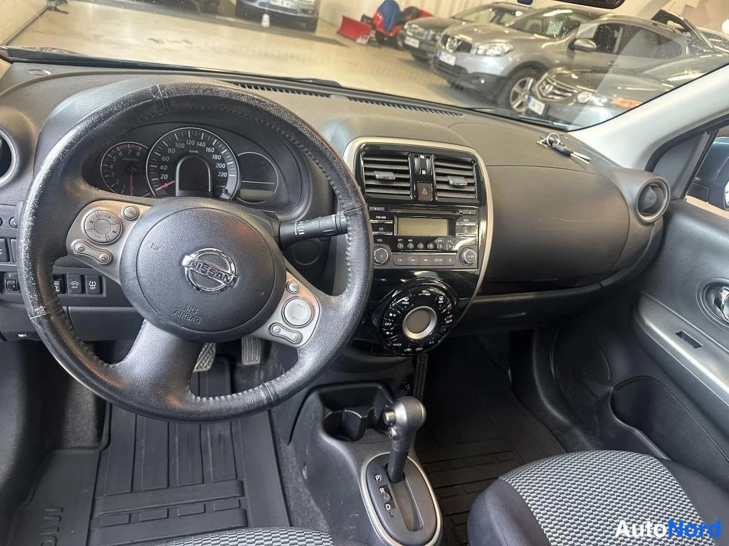Sininen Nissan Micra 2015, ohjaamo, kuva 6