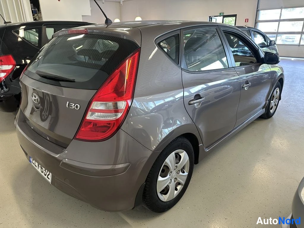 Harmaa Hyundai i30 2011, takaviisto, kuva 4