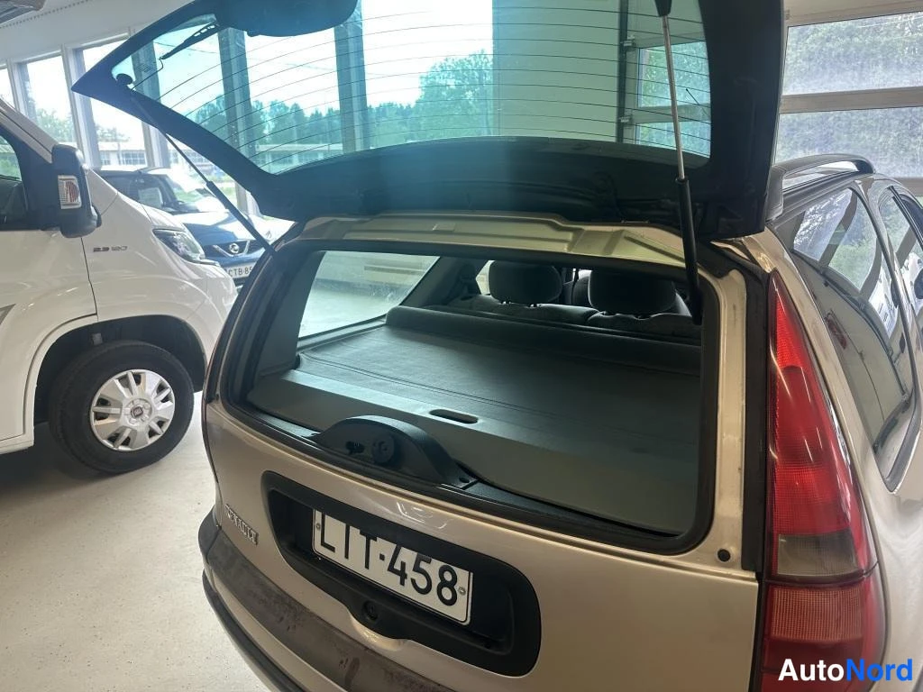 Kulta Renault Laguna 1999, tavaratila, kuva 8