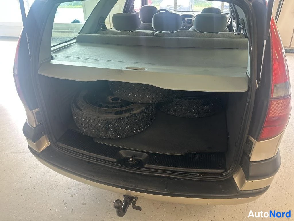 Kulta Renault Laguna 1999, tavaratila, kuva 9
