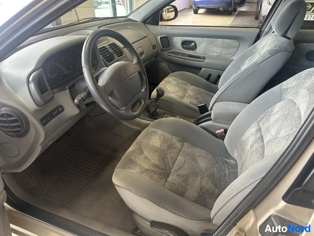 Kulta Renault Laguna 1999, ohjaamo, kuva 5