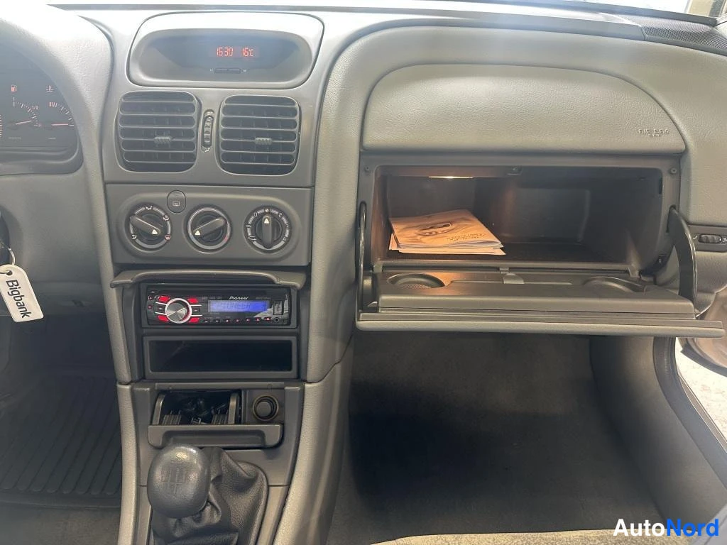 Kulta Renault Laguna 1999, ohjaamo, kuva 6