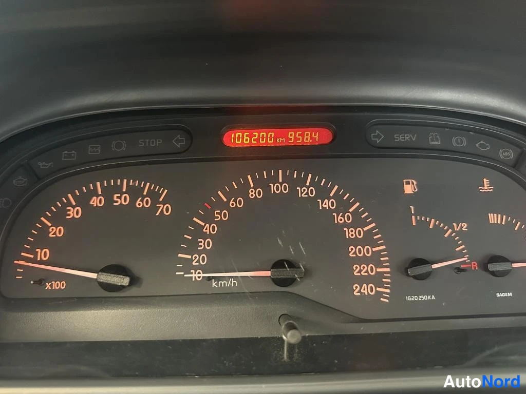 Kulta Renault Laguna 1999, yksityiskohta, kuva 11