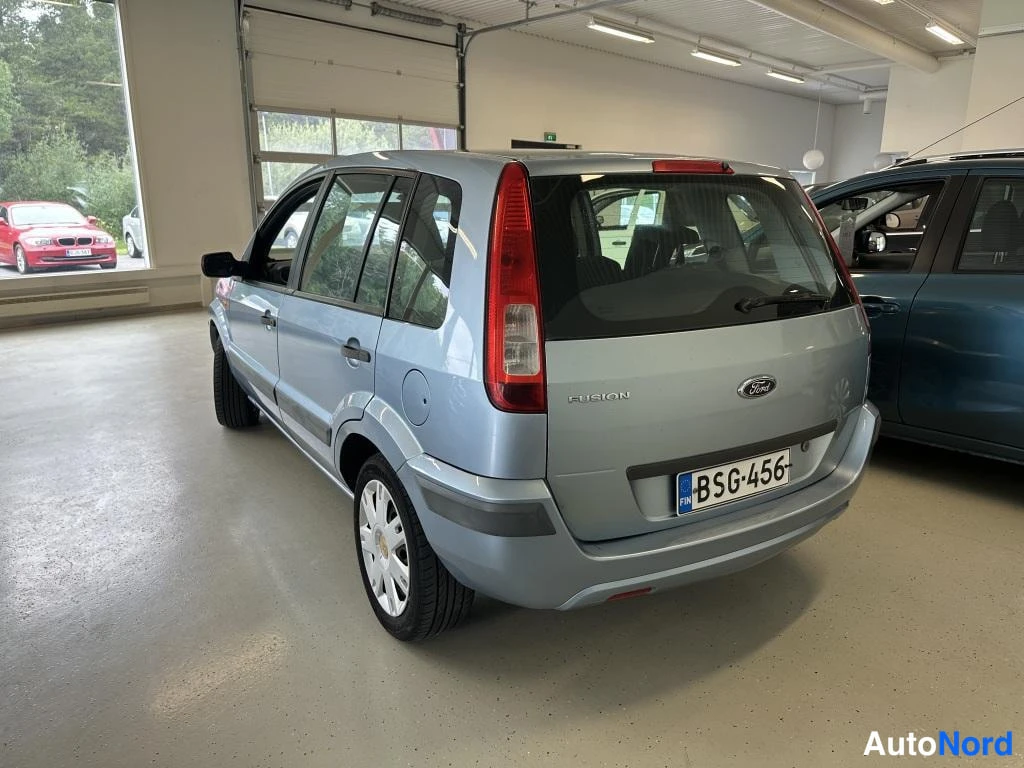 Sininen Ford Fusion 2006, takaviisto, kuva 3