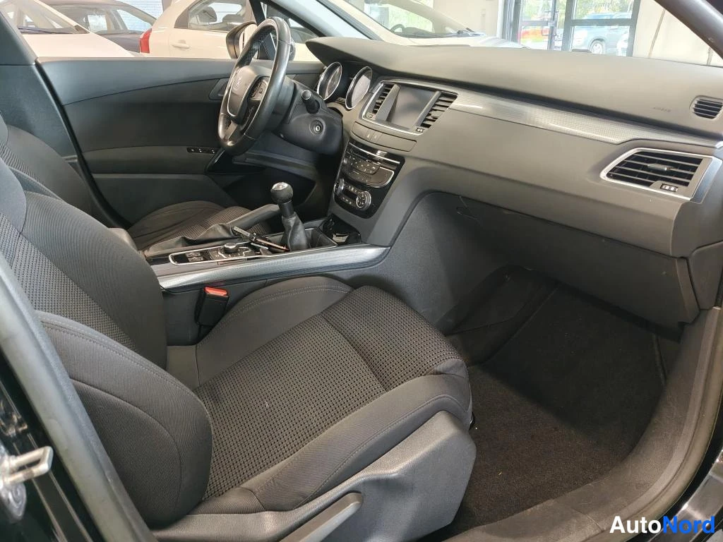 Musta Peugeot 508 2014, ohjaamo, kuva 5