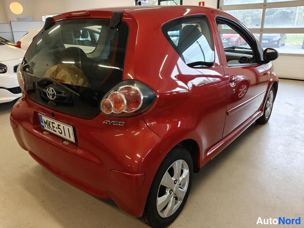 Punainen Toyota Aygo 2010, takaviisto, kuva 4