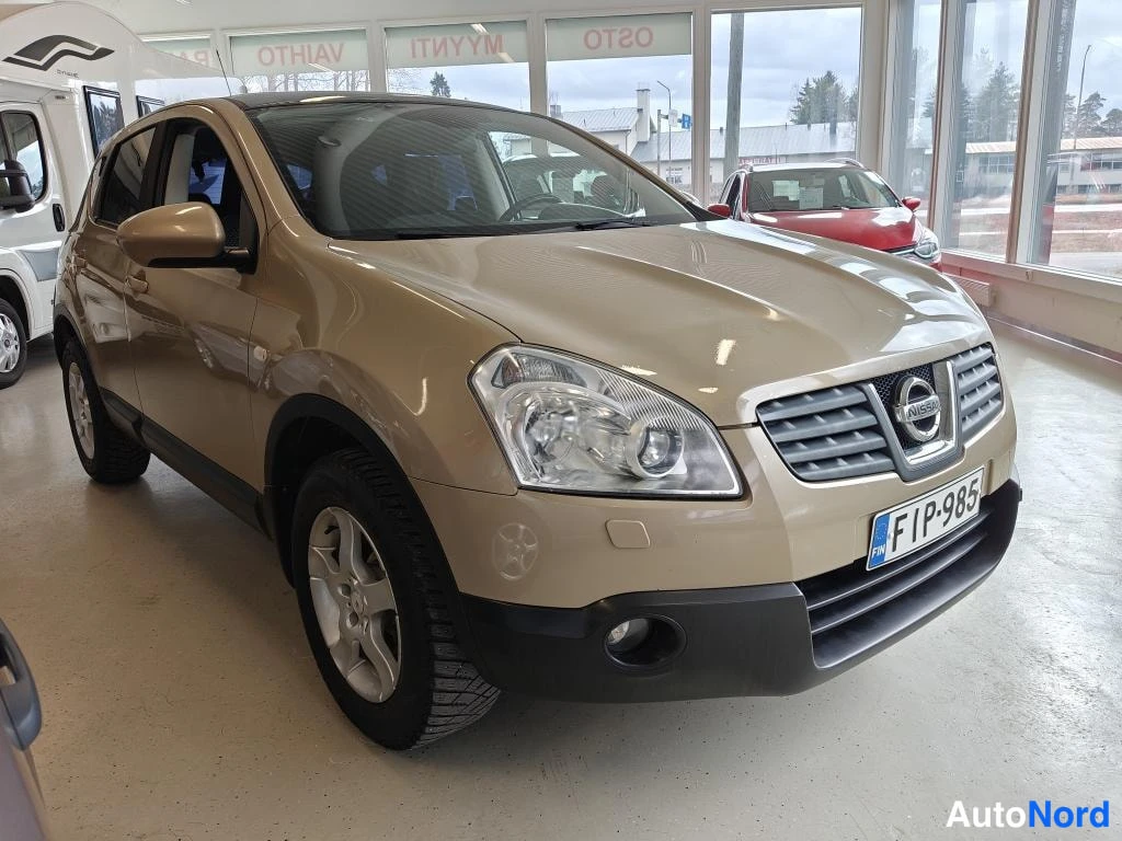 Kupari Nissan Qashqai 2007, etuviisto, keula oikealle, kuva 2