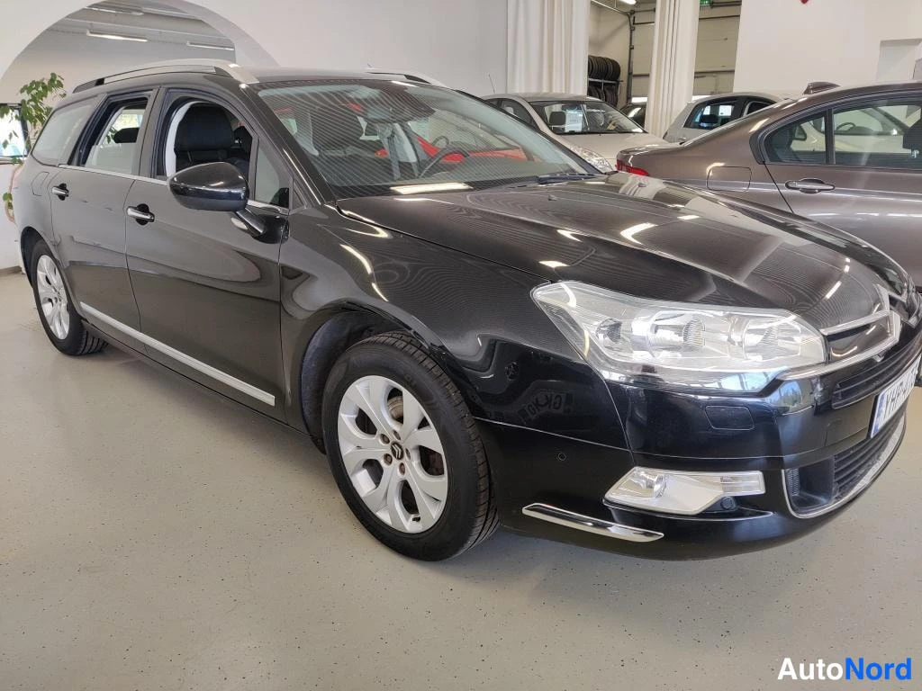 Musta Citroen C5 2011, etuviisto, keula oikealle, kuva 2