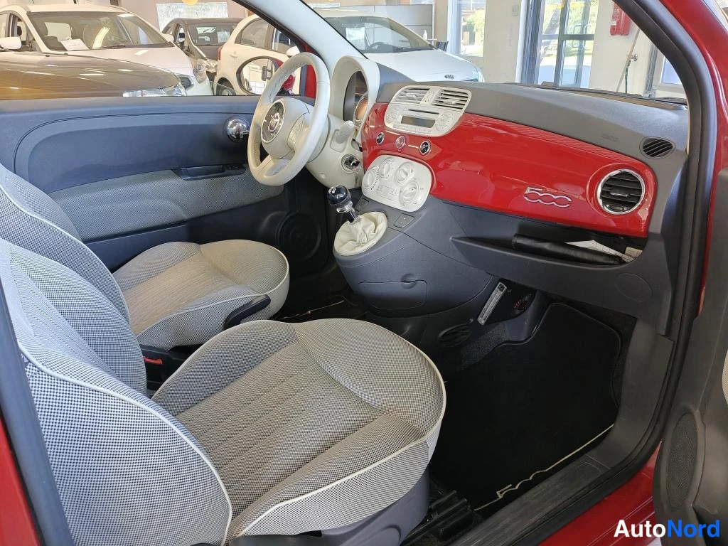 Punainen Fiat 500 2012, kuva 5