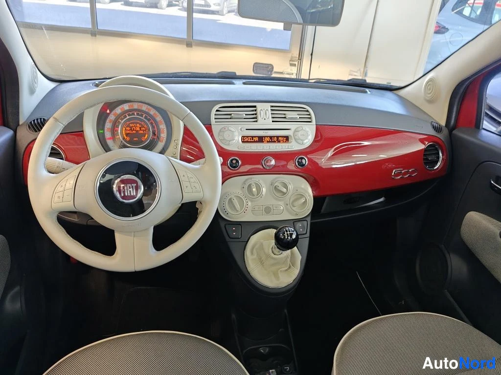 Punainen Fiat 500 2012, kuva 6