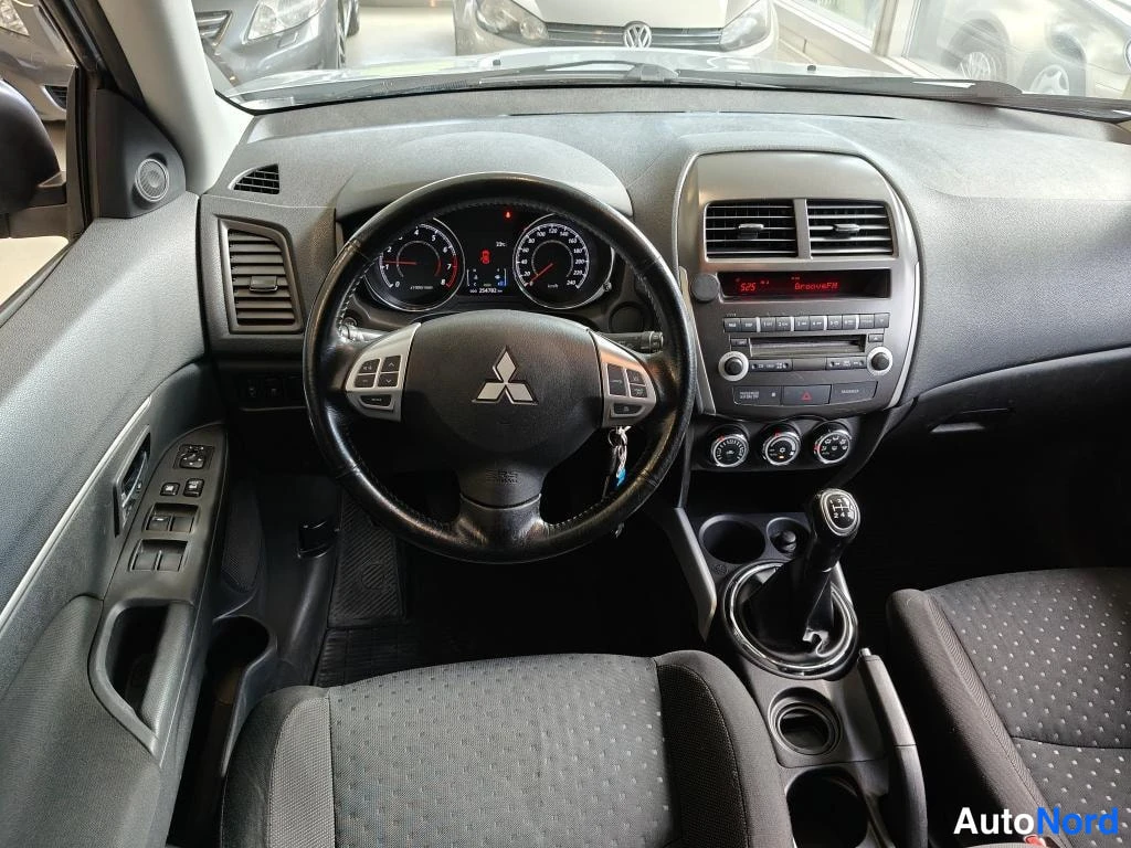 Harmaa Mitsubishi ASX 2012, ohjaamo, kuva 6