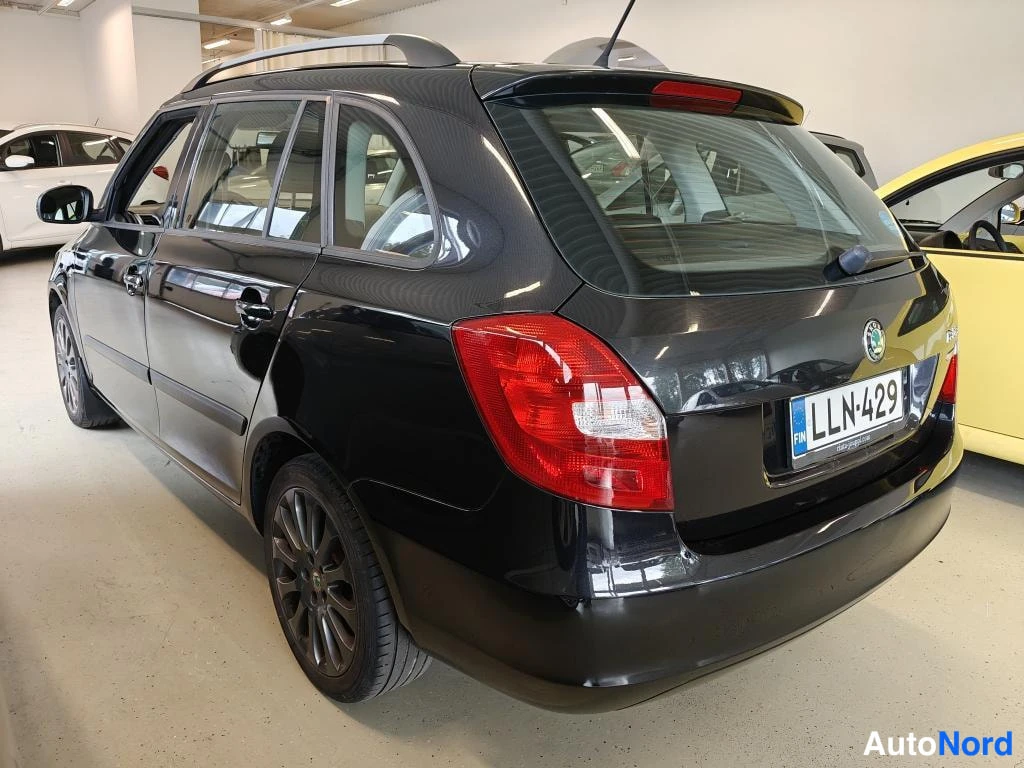 Musta Skoda Fabia 2012, takaviisto, kuva 3