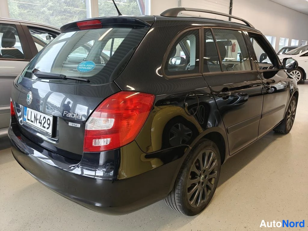 Musta Skoda Fabia 2012, takaviisto, kuva 4