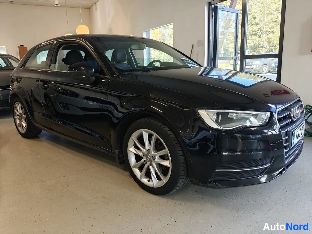 Musta Audi A3 2013, etuviisto, keula oikealle, kuva 2