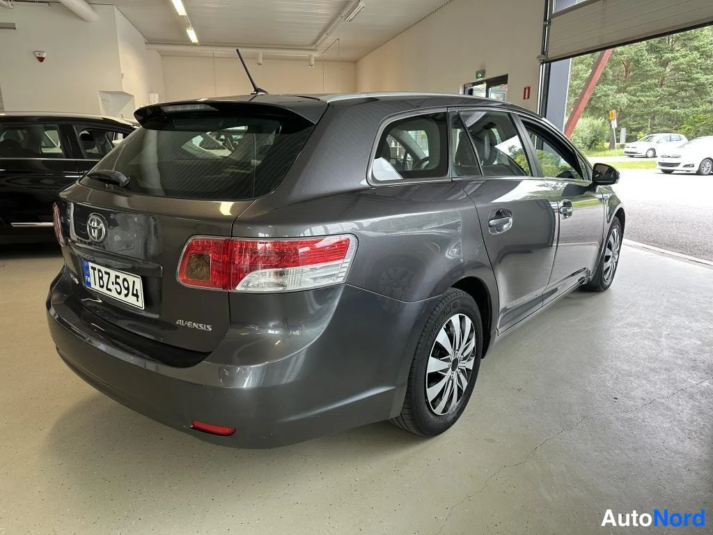 Harmaa Toyota Avensis 2010, takaviisto, kuva 4