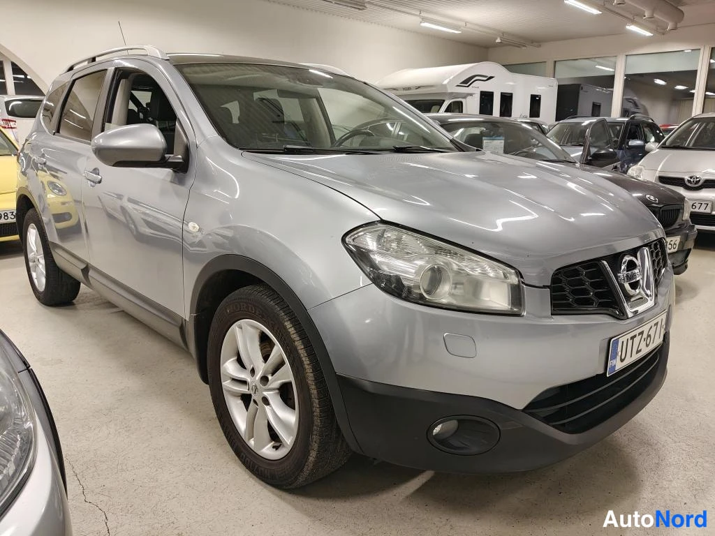 Harmaa Nissan Qashqai+2 2012, etuviisto, keula oikealle, kuva 2