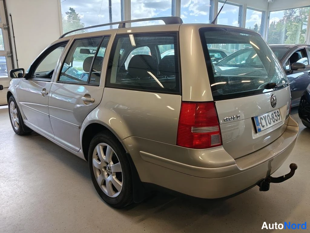 Beige Volkswagen Golf 2005, takaviisto, kuva 3