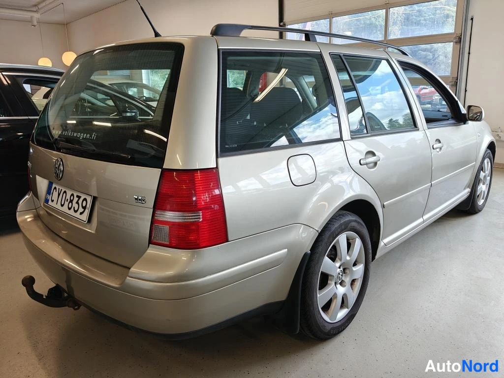 Beige Volkswagen Golf 2005, takaviisto, kuva 4