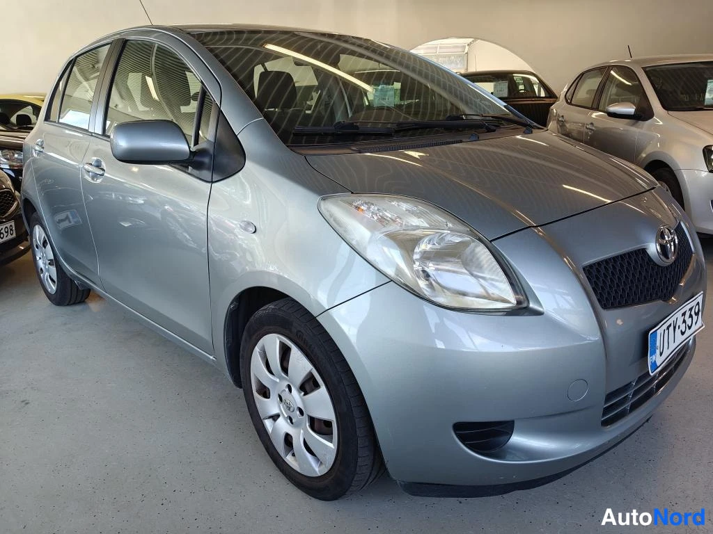 Hopea Toyota Yaris 2006, etuviisto, keula oikealle, kuva 2