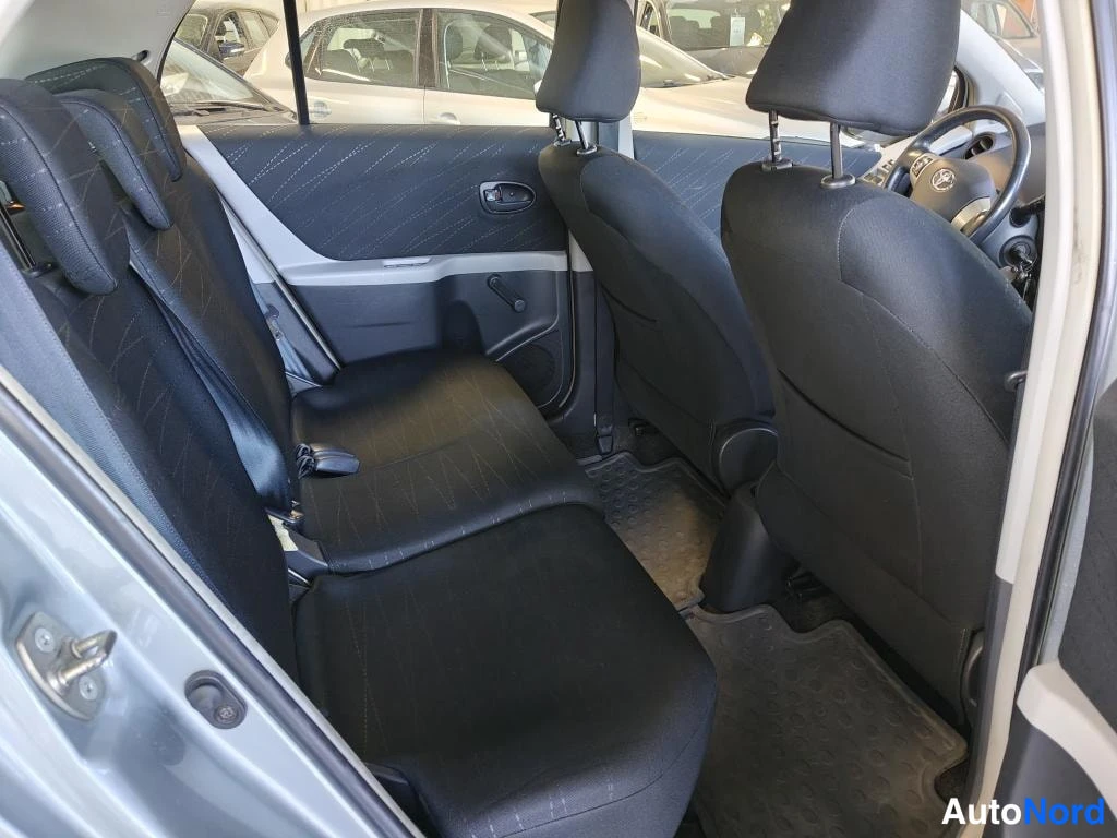 Hopea Toyota Yaris 2006, takaistuimet, kuva 7