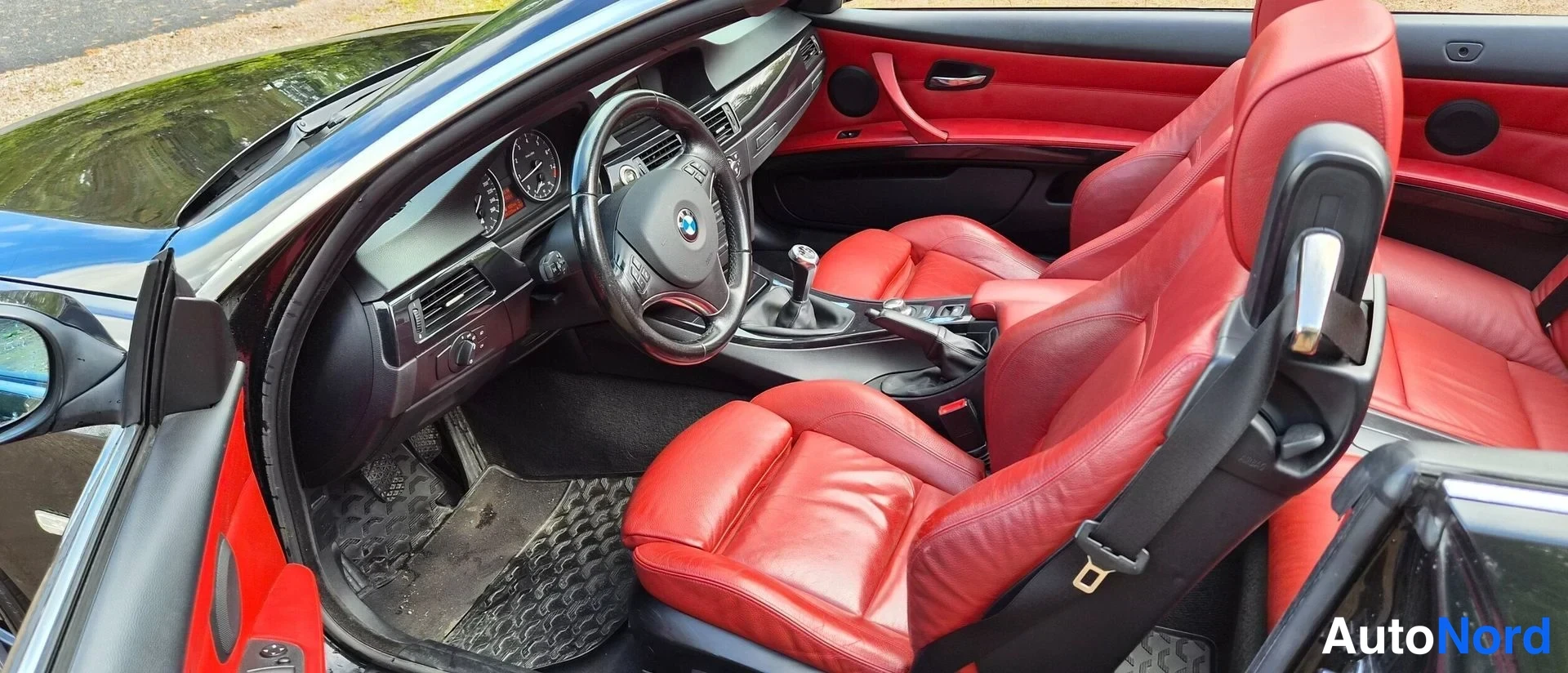 Musta BMW 320i 2007, ohjaamo, kuva 20