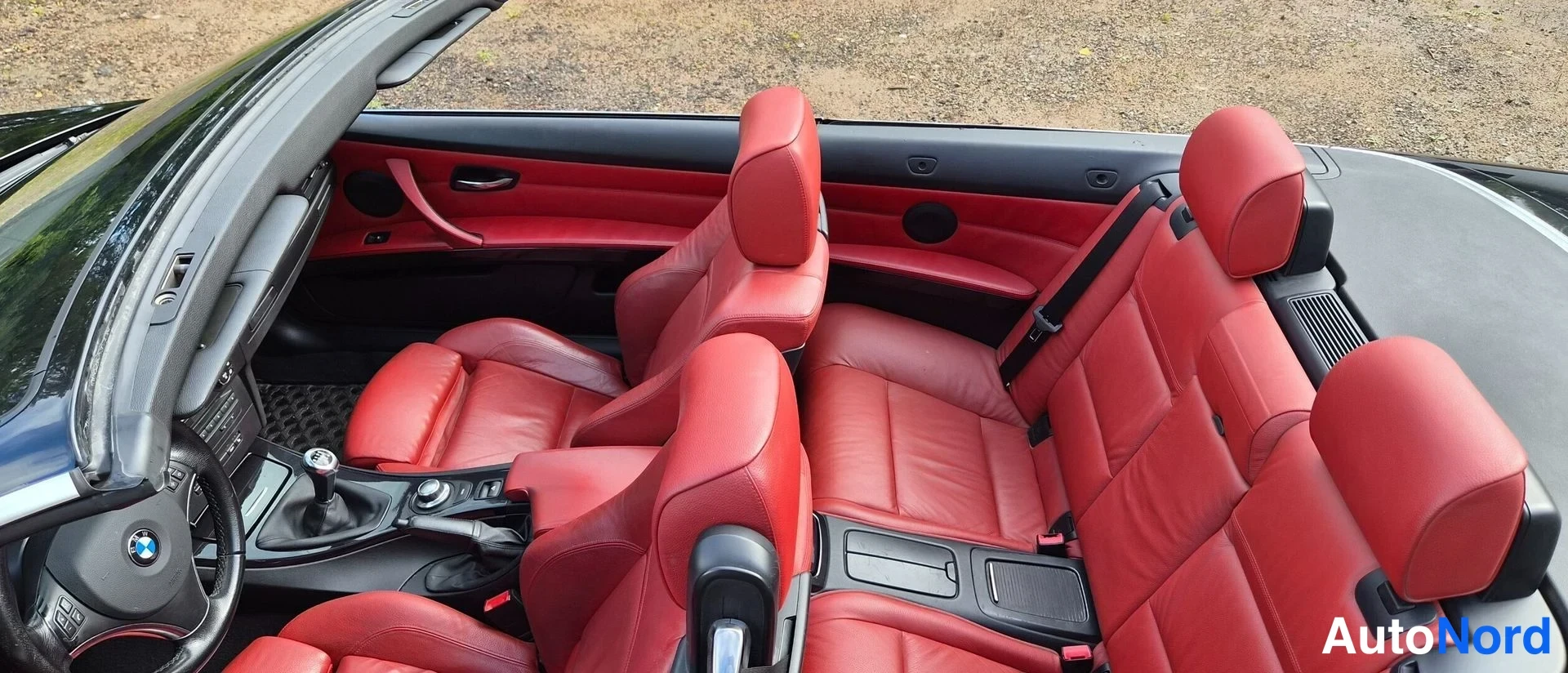 Musta BMW 320i 2007, takaistuimet, kuva 23