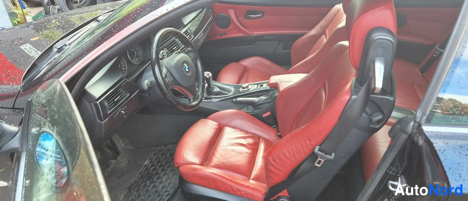 Musta BMW 320i 2007, ohjaamo, kuva 22