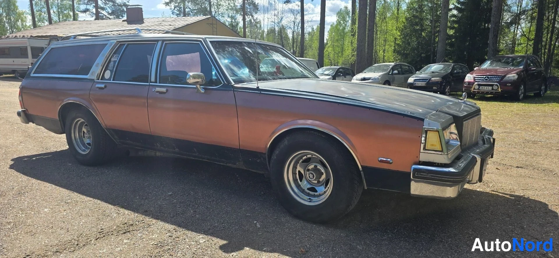 Kupari Buick Electra 1985, etuviisto, keula oikealle, kuva 3