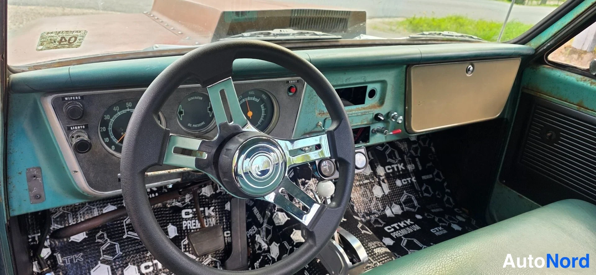 Ruskea Chevrolet C20 V8 1967, ohjaamo, kuva 13