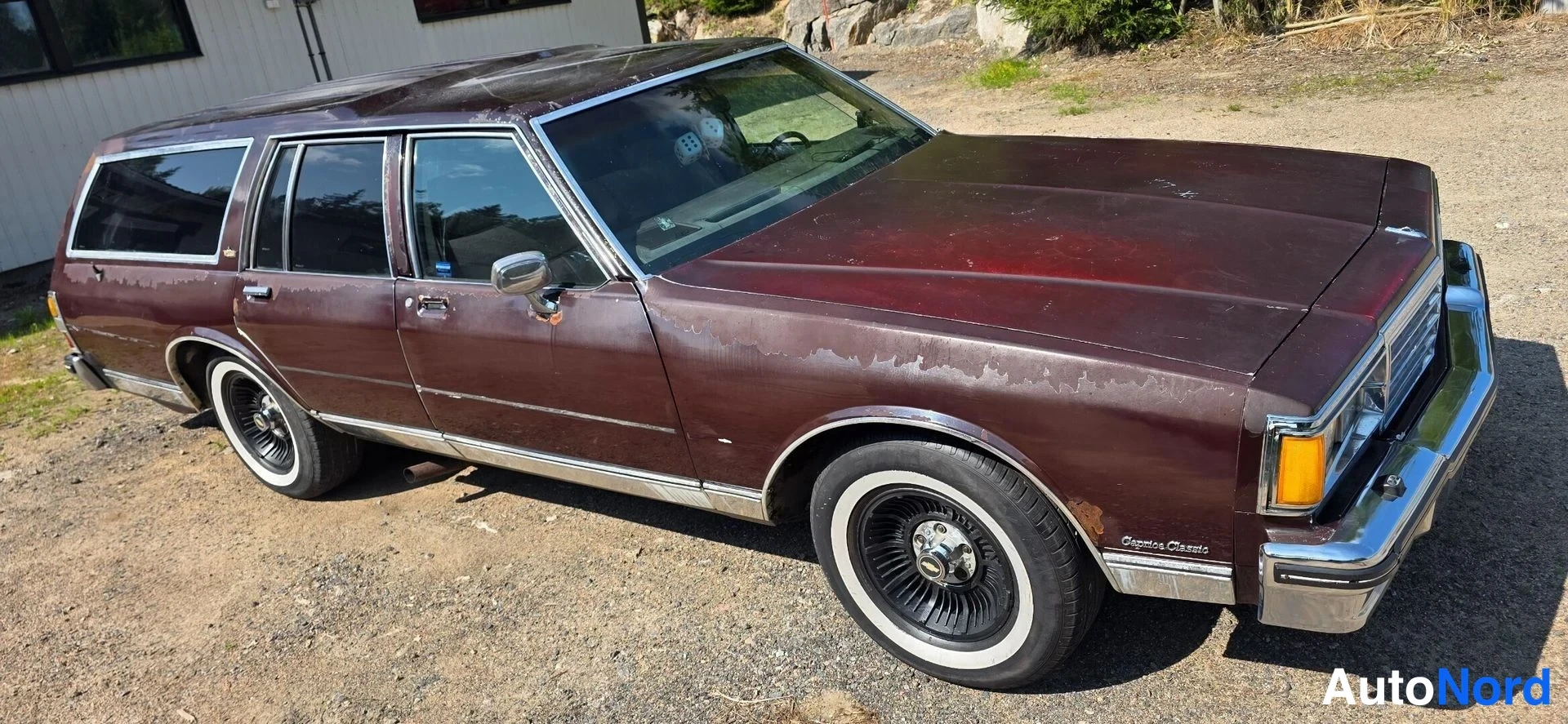 Ruskea Chevrolet Caprice 1981, etuviisto, keula oikealle, kuva 4